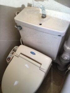 トイレ水漏れ　内部部品交換　ボールタップ